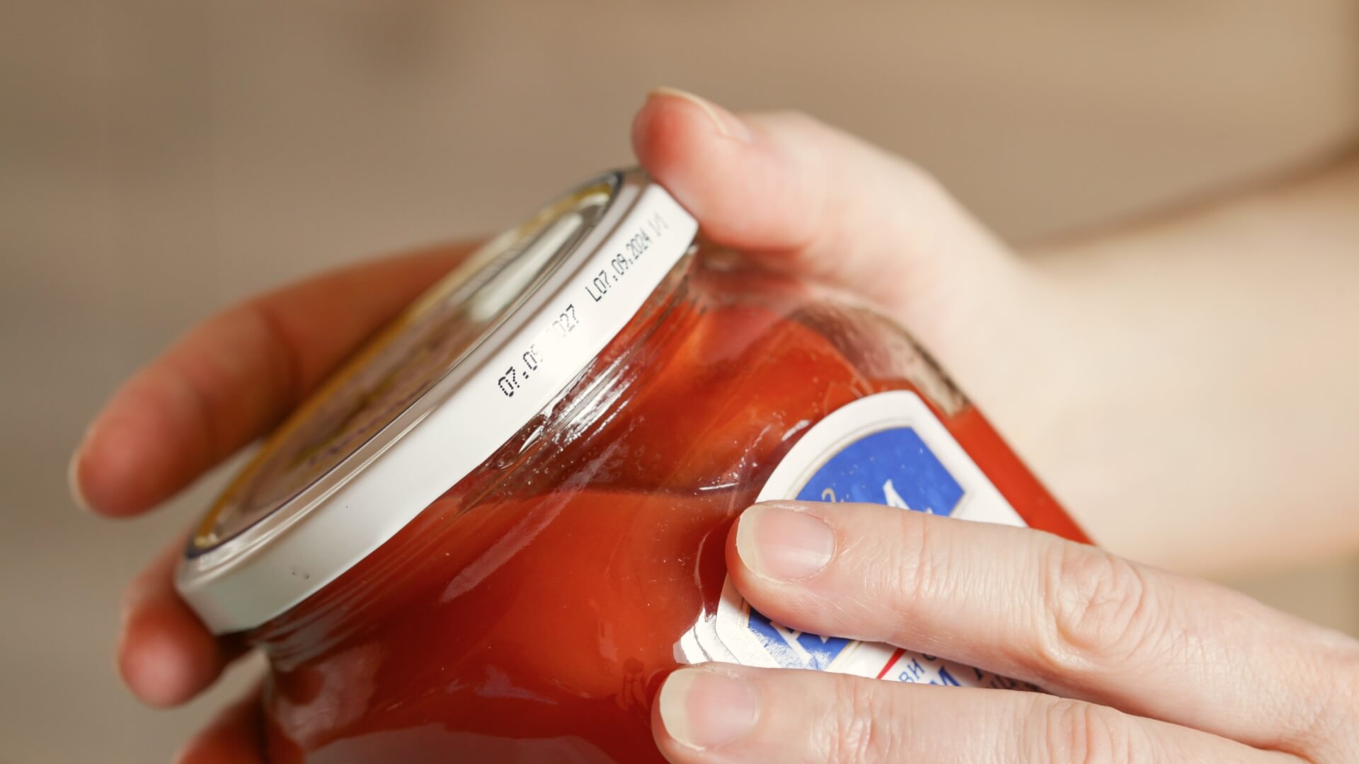 Canned food using modified atmosphere packaging